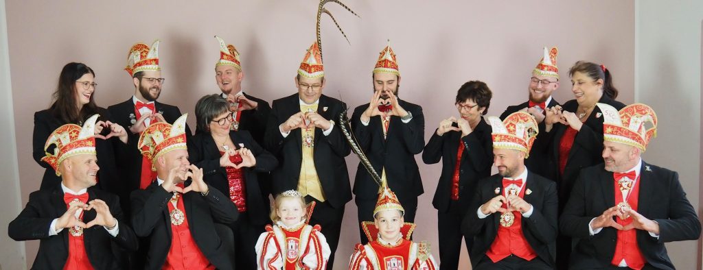 Der Vorstand des SKC Söven mit dem Kinderprinzenpaar